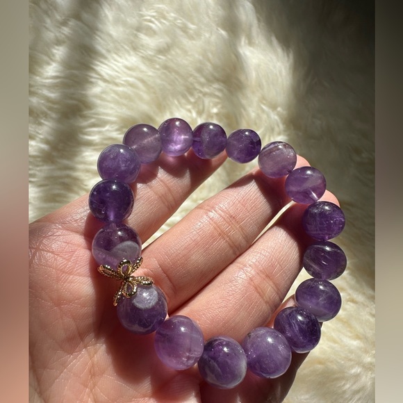 100% Natural lavender amethyst bead stretch bracelet 10mm/ 14k gold filled - Picture 7 of 7